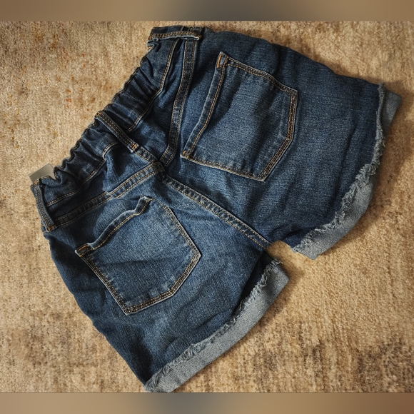 ** 2/$25 ** Bundle of 2 Girls' Denim Shorts - Picture 9 of 12